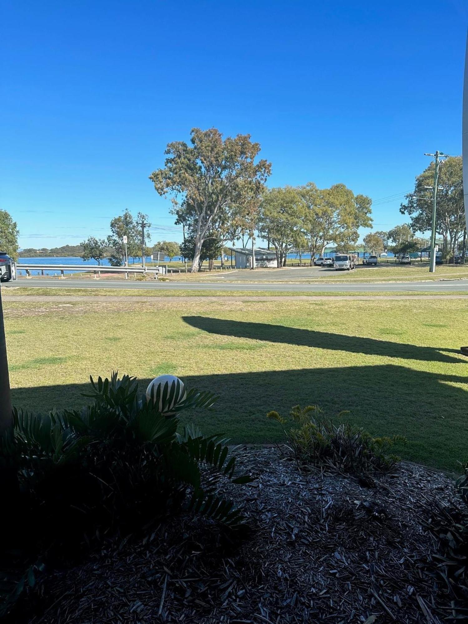 Bribie Waterways Motel Bongaree Exterior photo