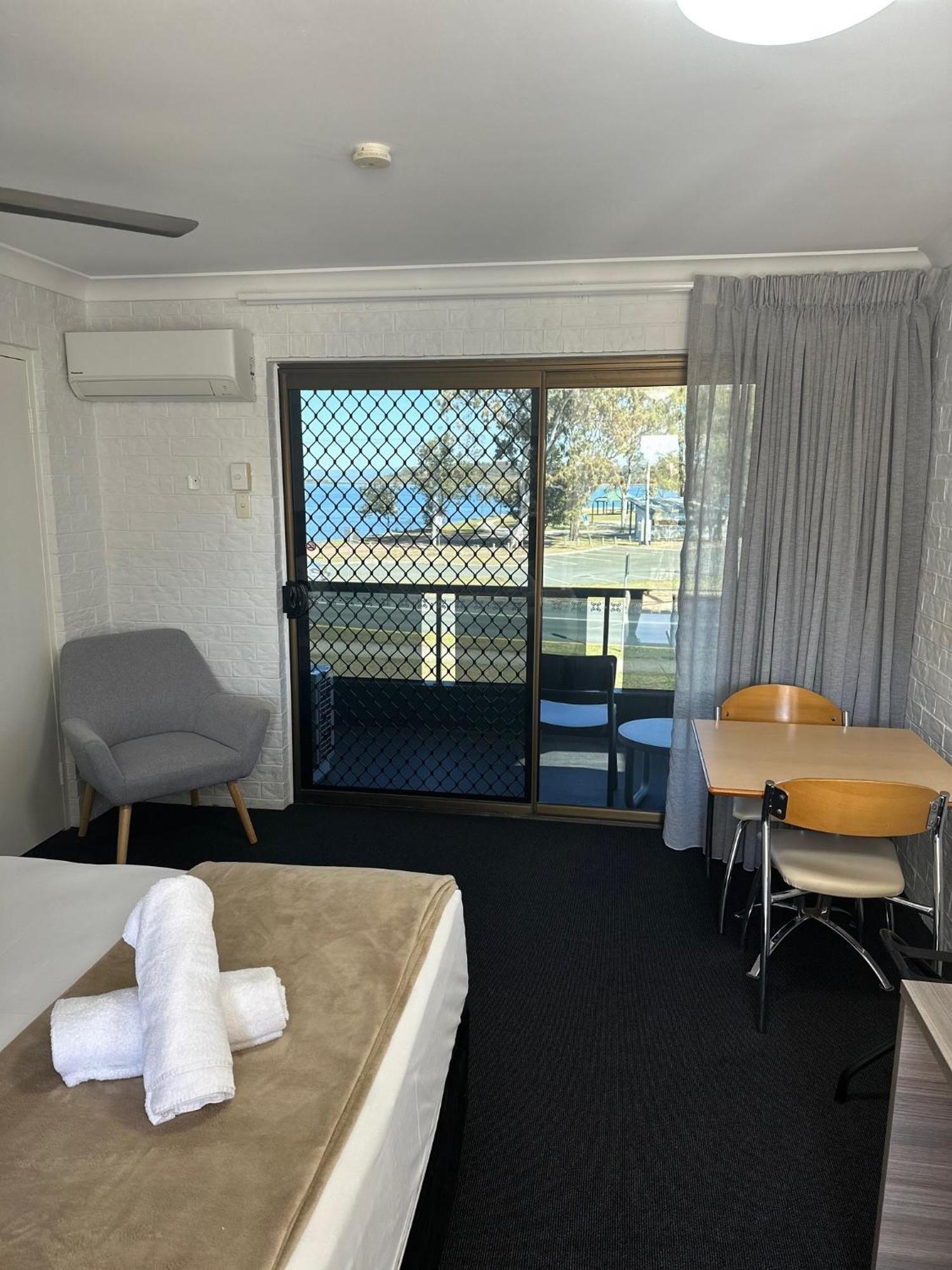 Bribie Waterways Motel Bongaree Exterior photo