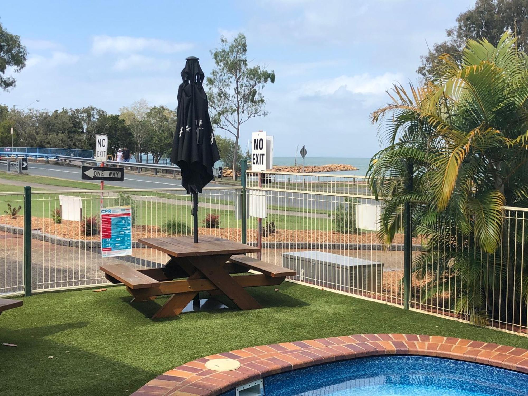 Bribie Waterways Motel Bongaree Exterior photo