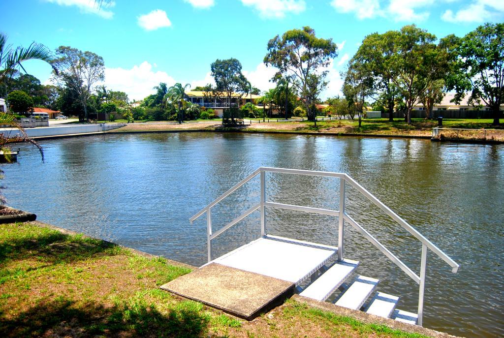 Bribie Waterways Motel Bongaree Exterior photo