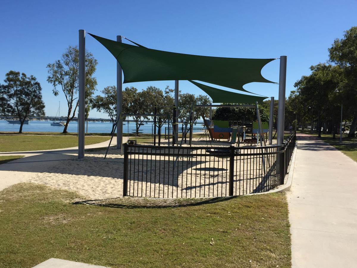 Bribie Waterways Motel Bongaree Exterior photo