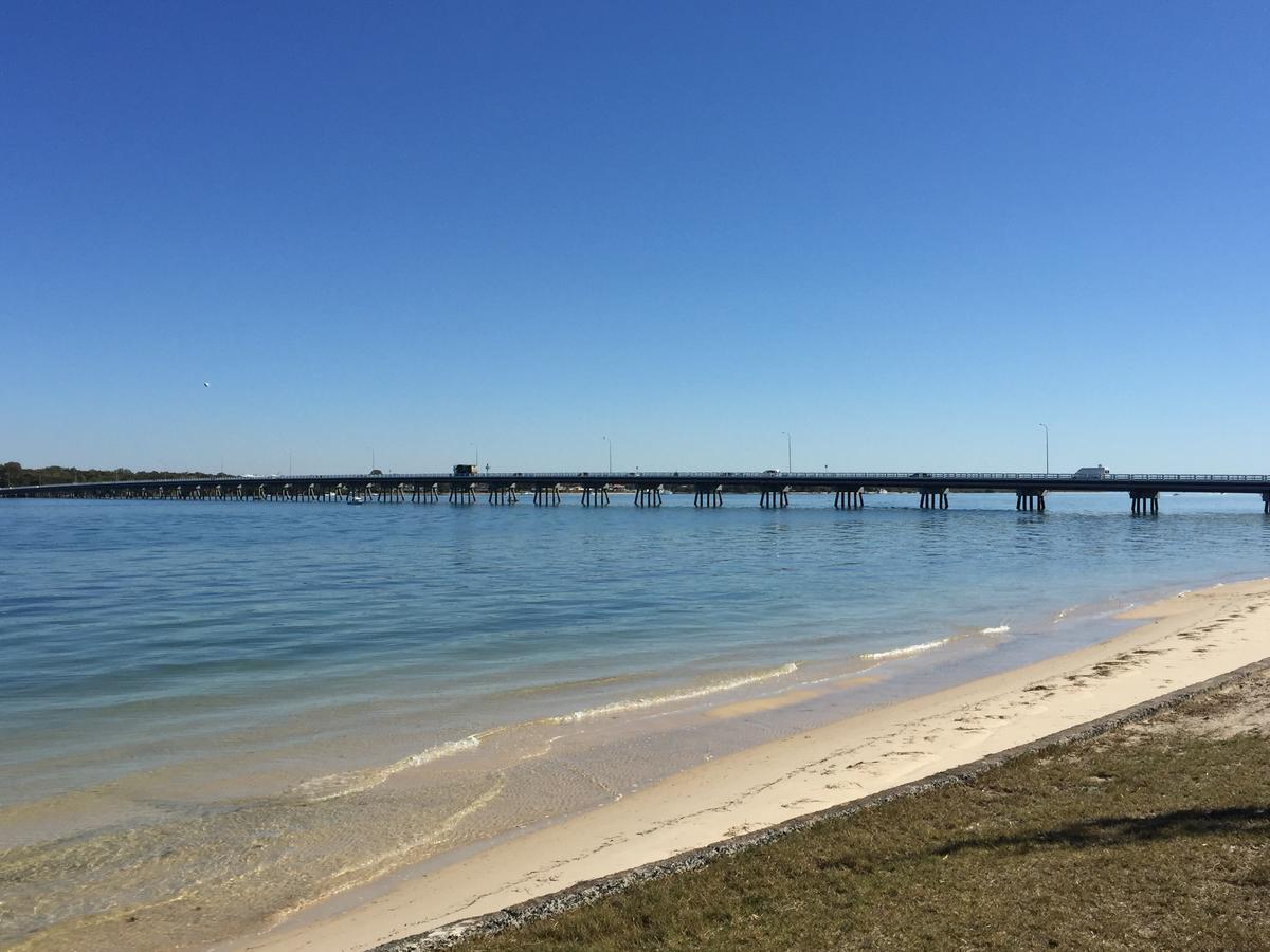 Bribie Waterways Motel Bongaree Exterior photo