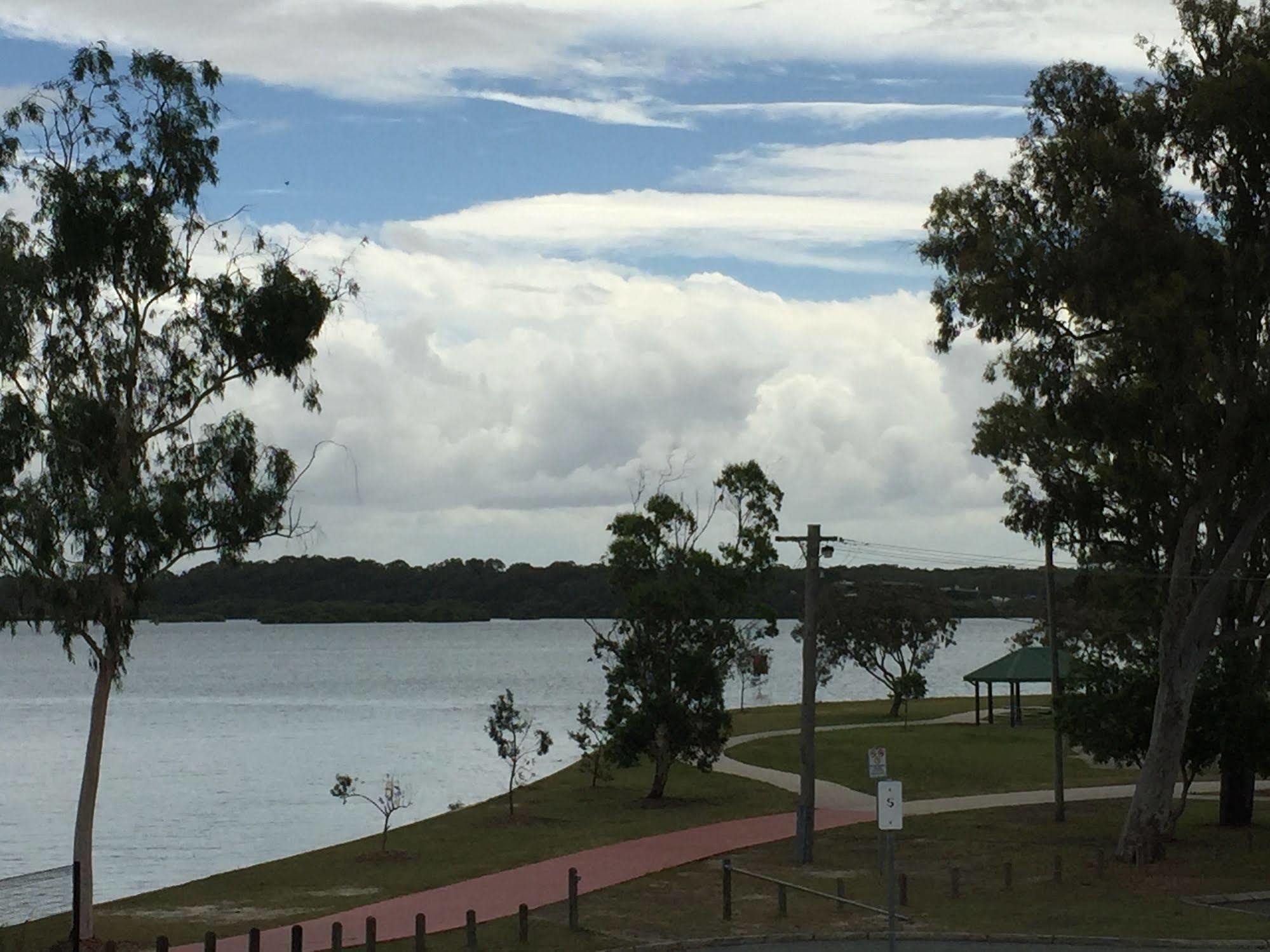 Bribie Waterways Motel Bongaree Exterior photo